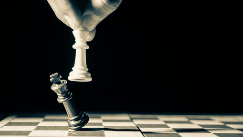 Chess pieces on a chessboard – AG and GmbH compared